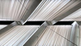 Architecte le jour, destructeur la nuit.