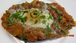 Aubergines farcies, oeufs au nid