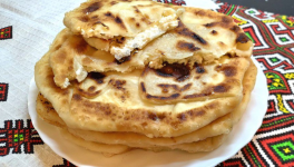 Pains au fromage frais cuits à la poêle (Placinte cu branza) - Recette en vidéo