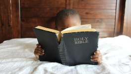 Comment apprendre la prière à notre enfant?