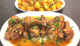 Pilons de poulet au paprika avec des pommes de terre et des carottes - Recette en vidéo