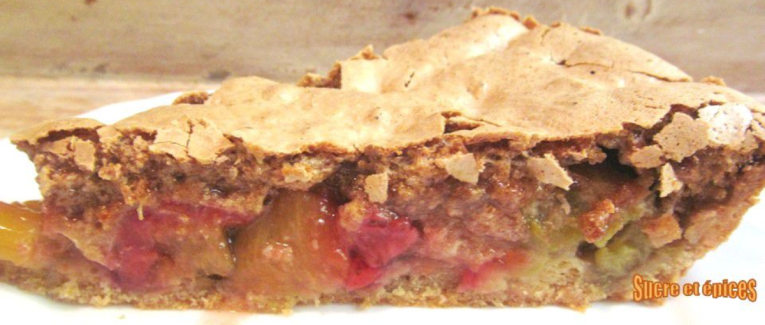 Tarte macaronée rhubarbe, fraises et spéculoos
