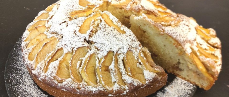 Gâteau rustique pommes cannelle - Recette en vidéo
