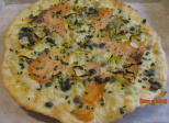 Pizza blanche au saumon fumé et à la cancoillotte