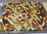 Galettes à la poêle au fromage frais et à la ciboulette (Placinte cu branza la tigaie)