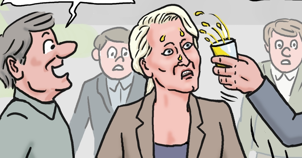 Marion Maréchal - Le Pen aspergée de bière