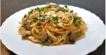 Pâtes au poulet, sauce crémeuse aux champignons 