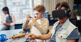 Immersion Numérique : Entre Réalité Virtuelle et Jeux Mobiles