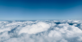 Tête dans les nuages