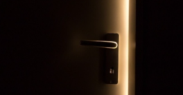 Lourder : être mis à la porte.