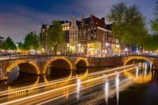 UN PONT DE LUMIERE
