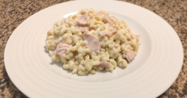 Coquillettes en sauce au jambon et au fromage