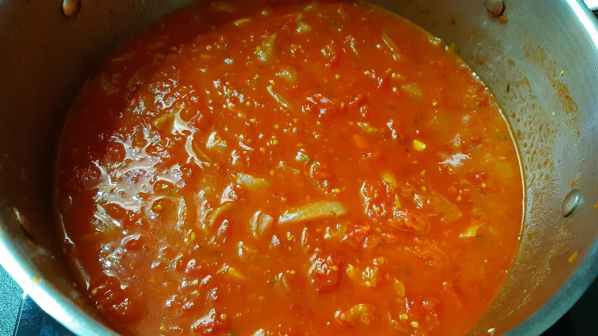 Coulis de tomates du jardinIl fait très beau depuis un long moment et nos jardins nous donnent de plus en plus de tomates qu'on arrive plus à écoulés.