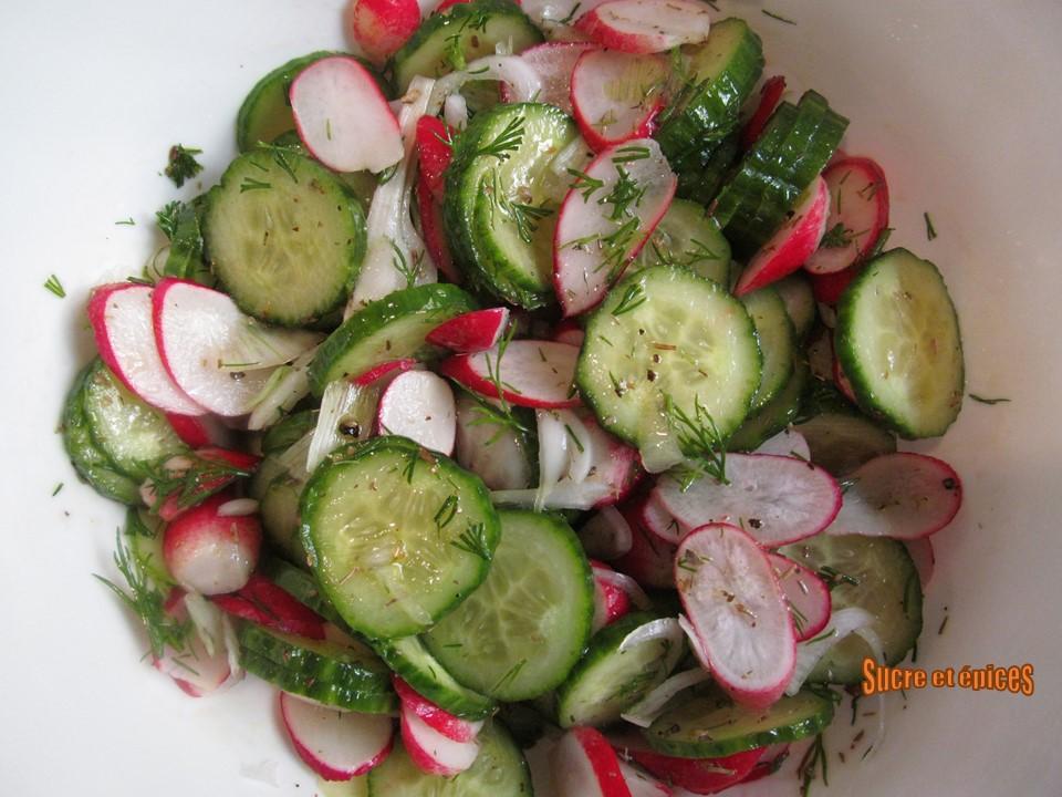 Salade concombre, radis et aneth - Recette en vidéo