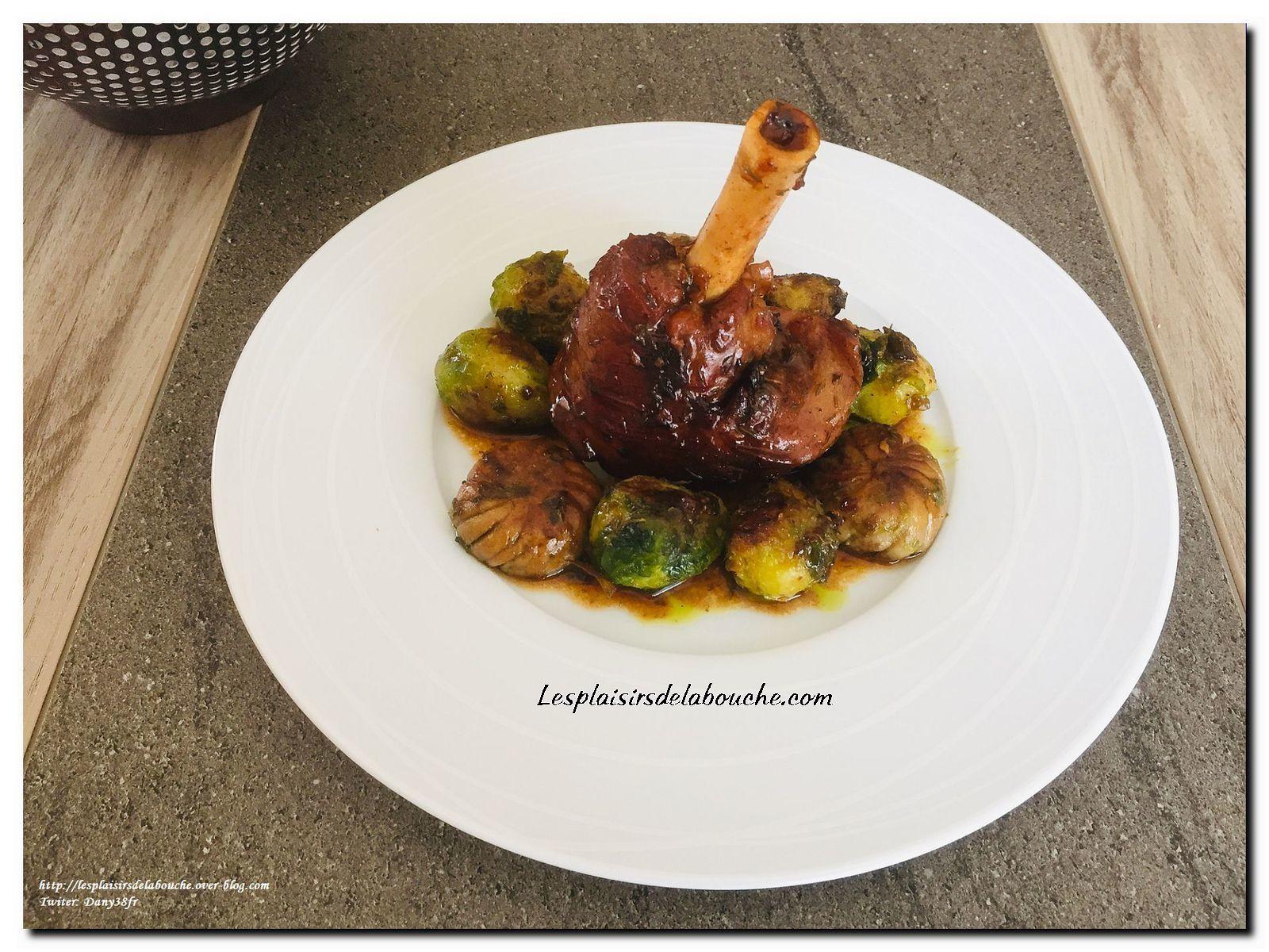 Souris d'agneau au thym, choux de Bruxelles et champignons de Paris.