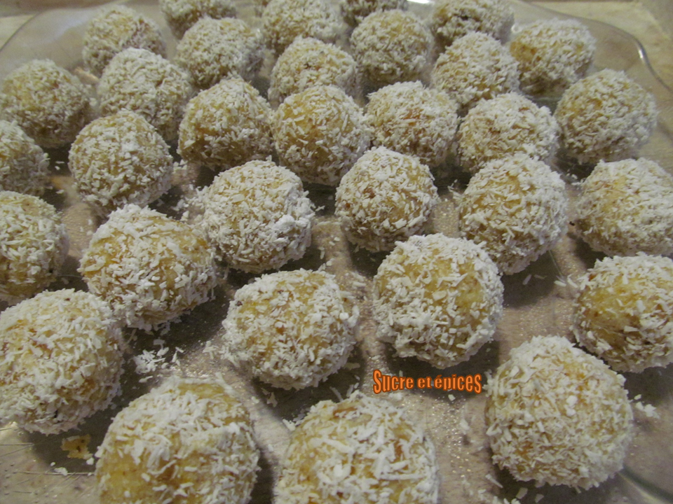 Bonbons aux abricots secs, aux noix et à la noix de coco - Recette facile et rapide, sans cuisson et sans gluten