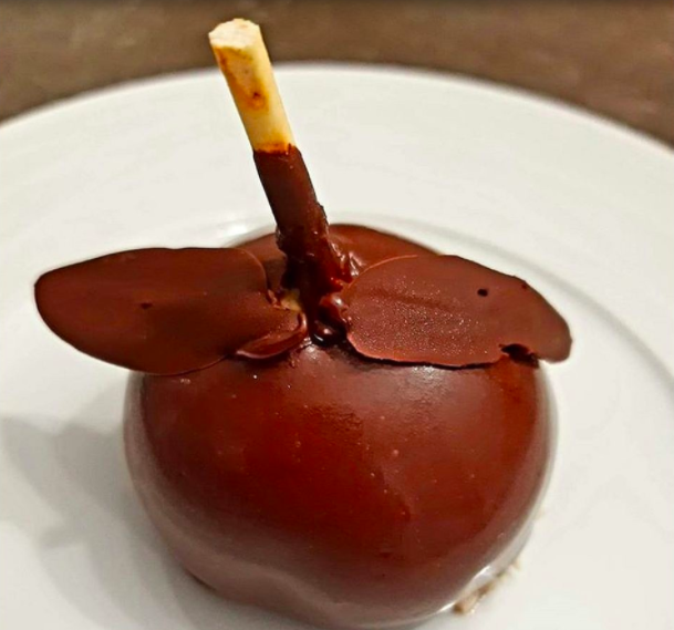 Pomme d'amour chocolat vanille et insert framboise
