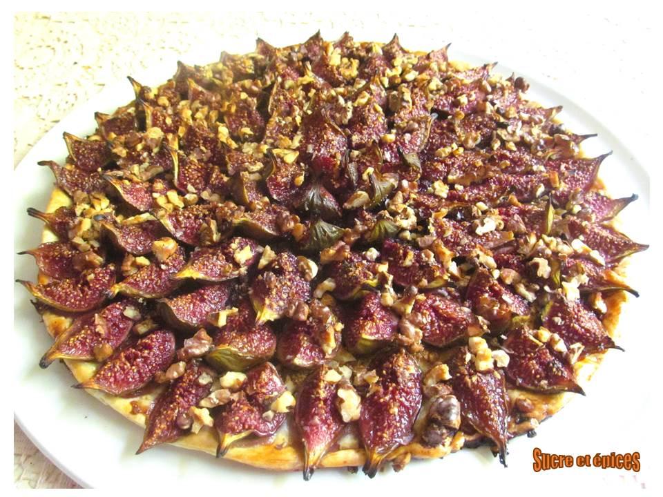 Tarte fine aux figues, miel et noix