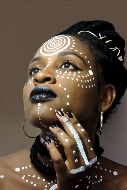 FEMME NOIRE, FEMME AFRICAINE