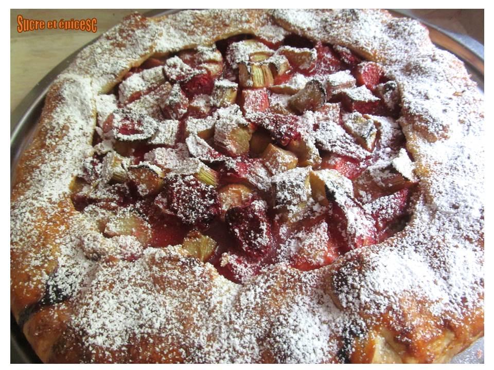 Galette rustique fraises-rhubarbe