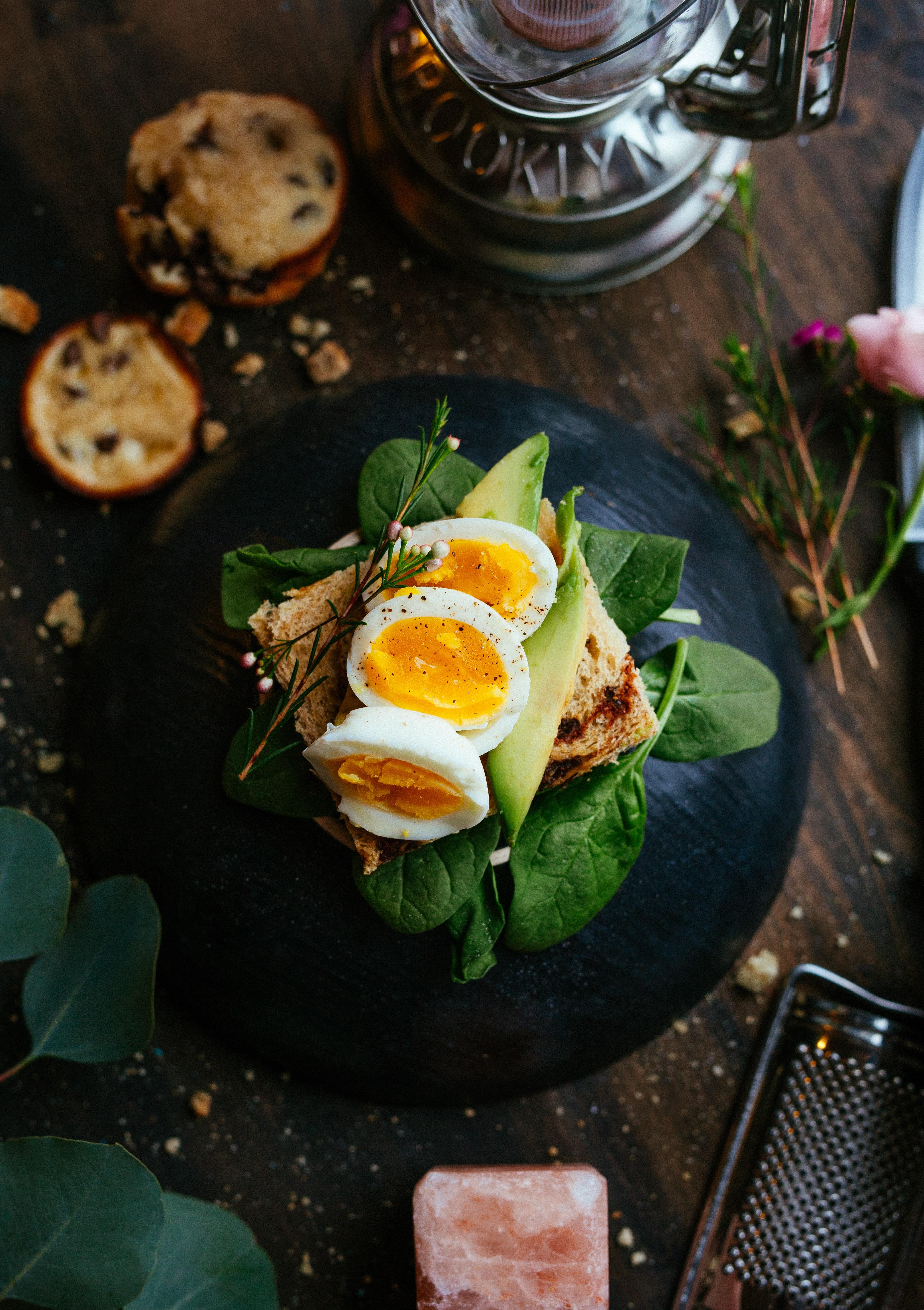 Nids de Pâques aux champignons et oeufs