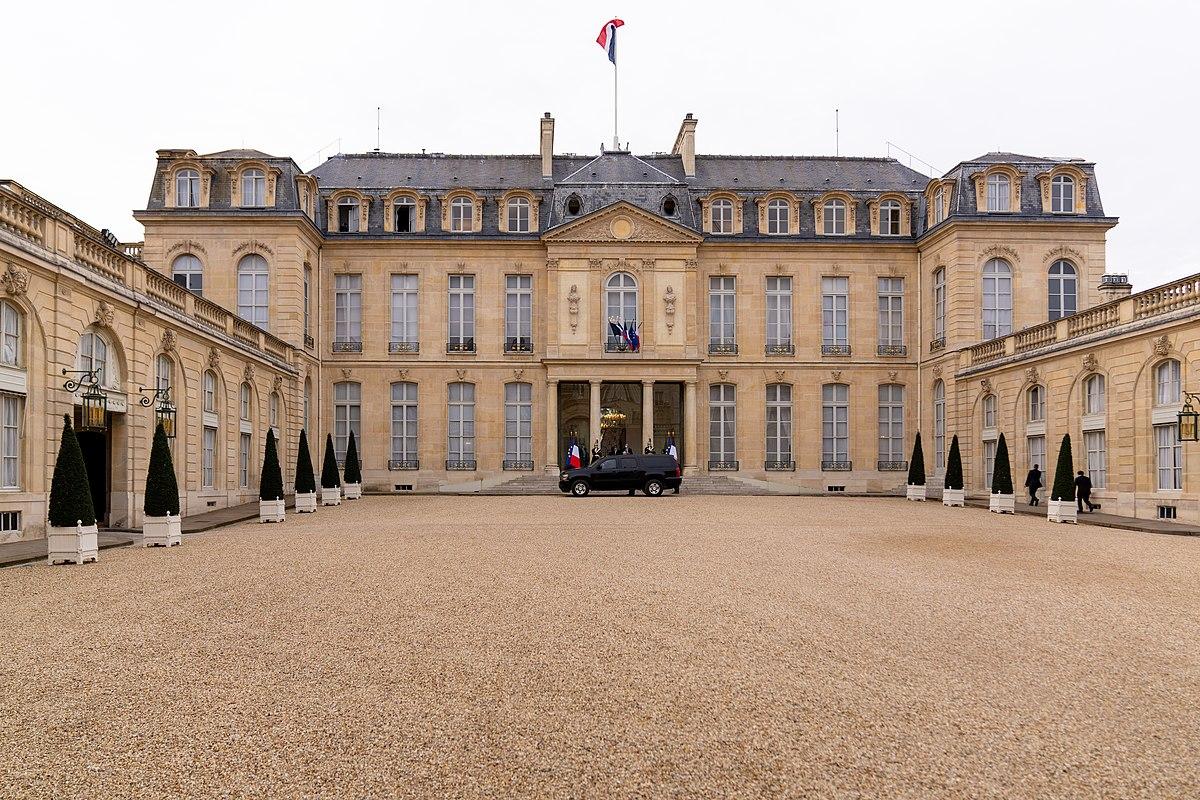 Branle-bas de combat à Droite, à Gauche et au Centre, le monde politique désorienté ; Ménard invite Zemmour et Le Pen à dîner et après-tout, ensemble à Béziers !