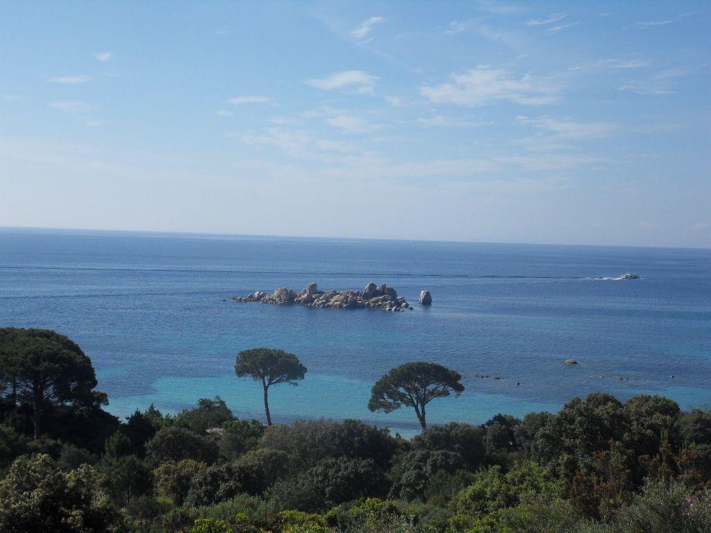 Entre terre et mer : une île de toute beauté