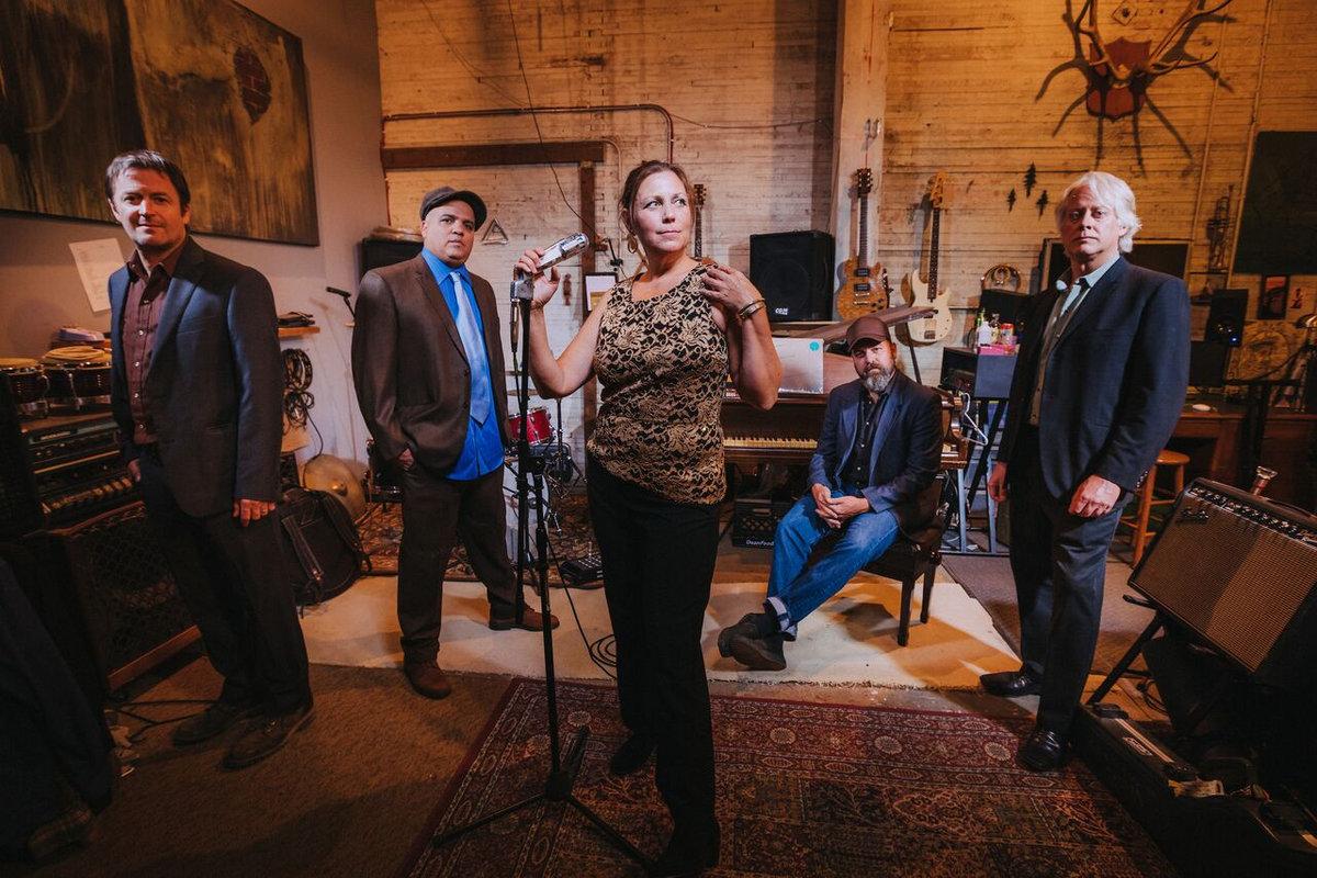 The Delines - The Sea Drift - 2022 - du crépuscule à l'aube.