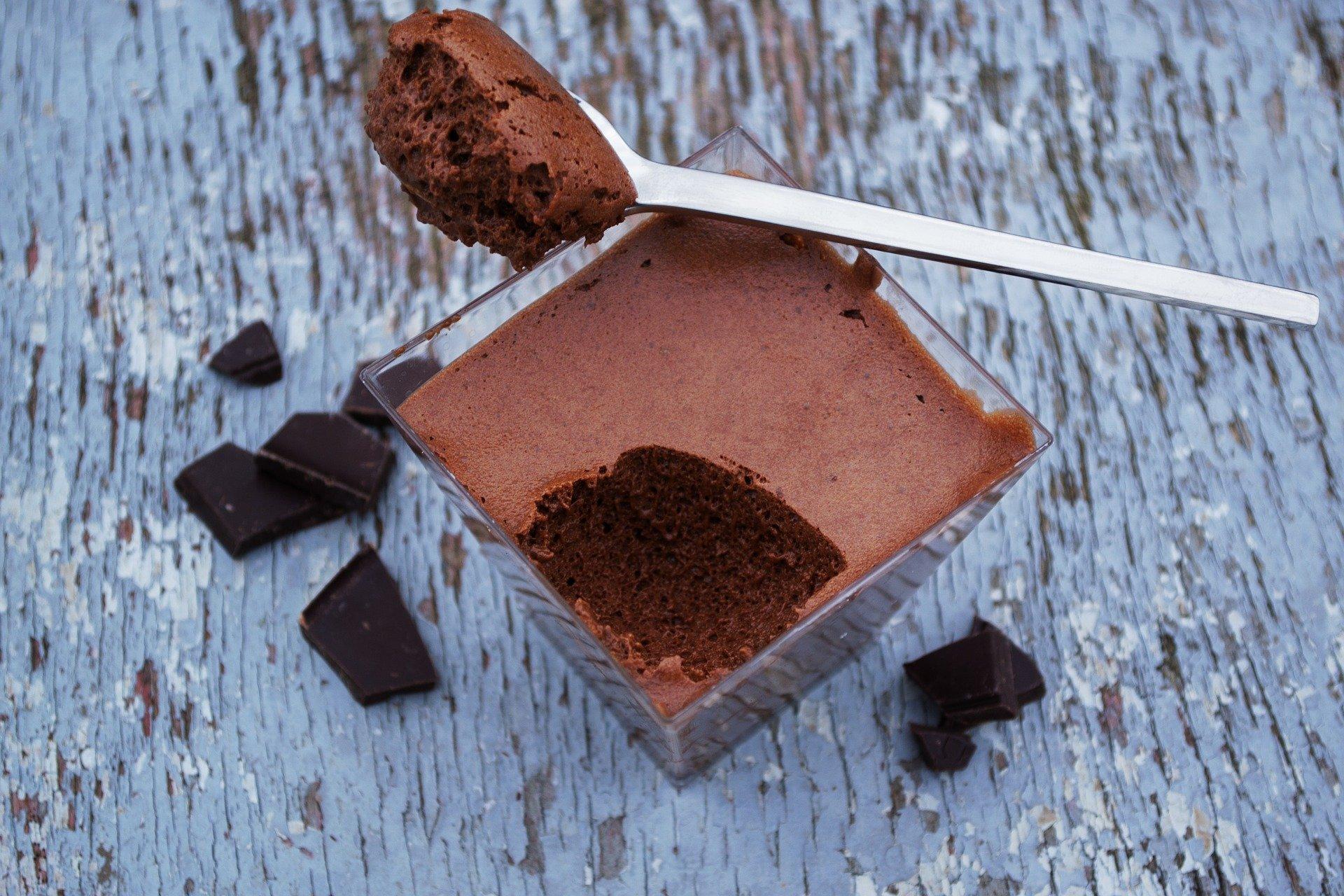 Petite mousse au chocolat facile.