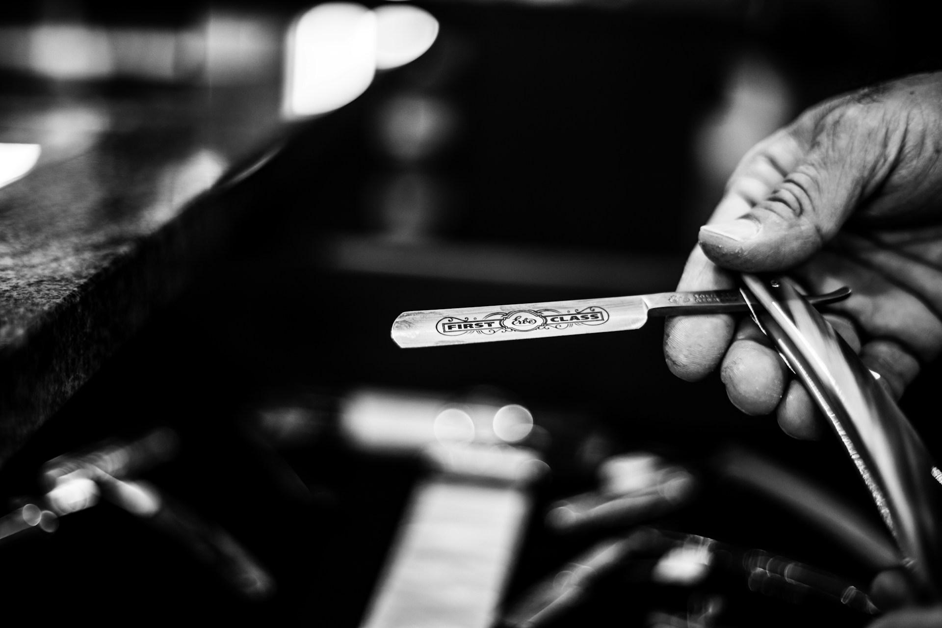 Journal d'un barbier sur le fil du rasoir