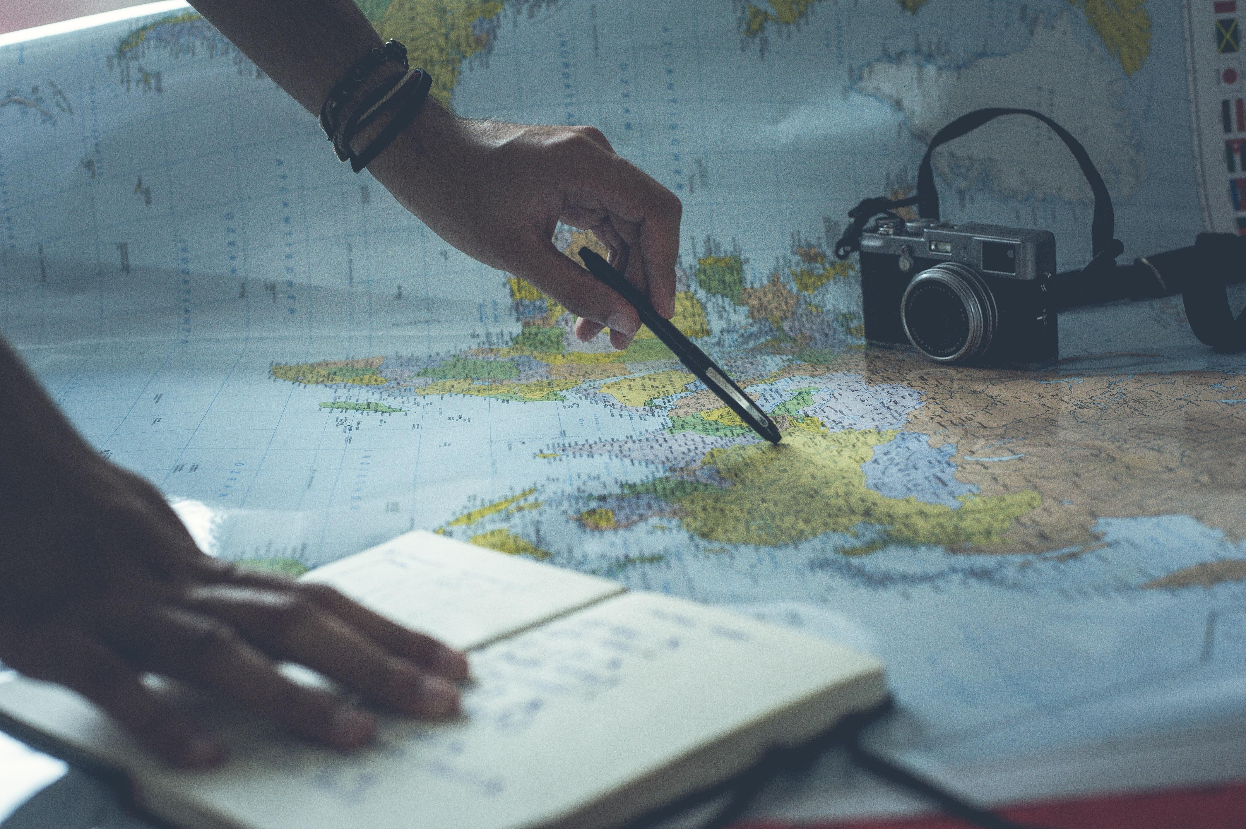 Univers de la création et des voyages.