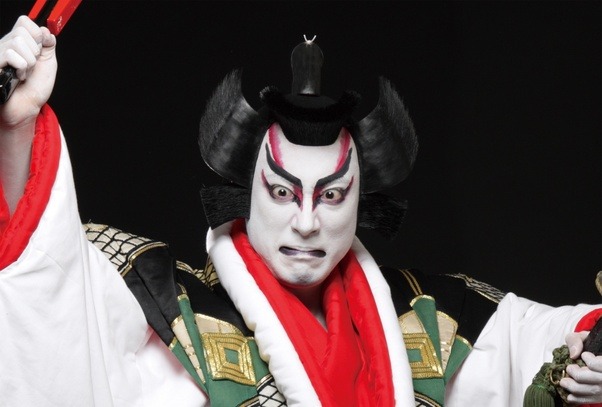 gros plan sur le maquillage du kabuki